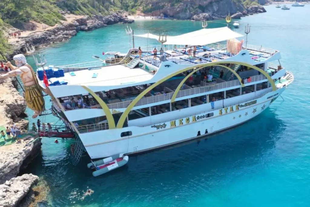The Ultimate Antalya Boat Tour: Discover the Beauty of the Mediterranean with Megastar
