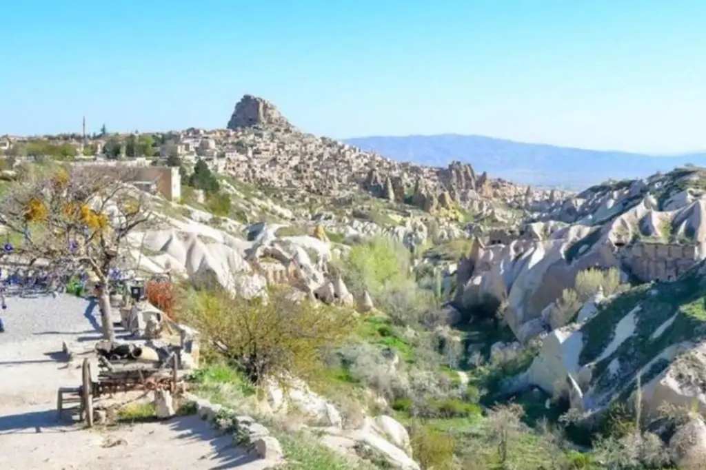 A Fairytale in the Skies: Flight-Inclusive Cappadocia Tour from Antalya with Accommodation