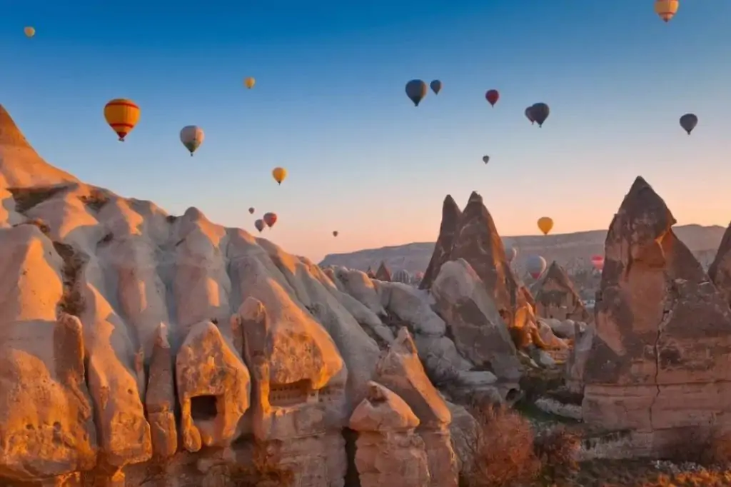 A Fairytale in the Skies: Flight-Inclusive Cappadocia Tour from Antalya with Accommodation