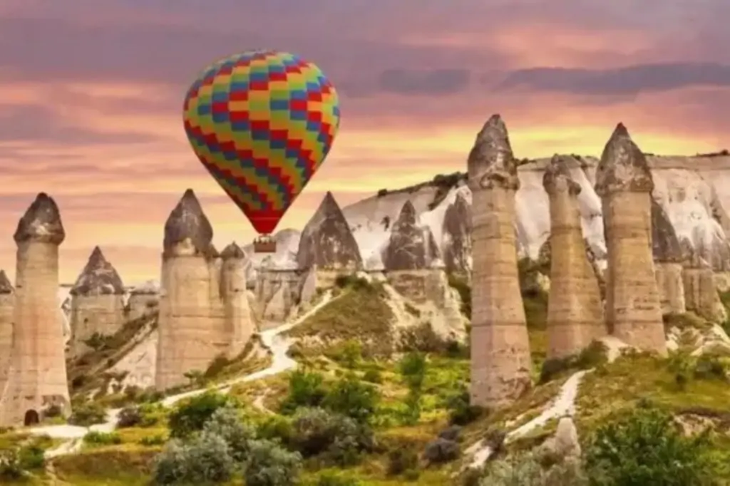 A Fairytale in the Skies: Flight-Inclusive Cappadocia Tour from Antalya with Accommodation