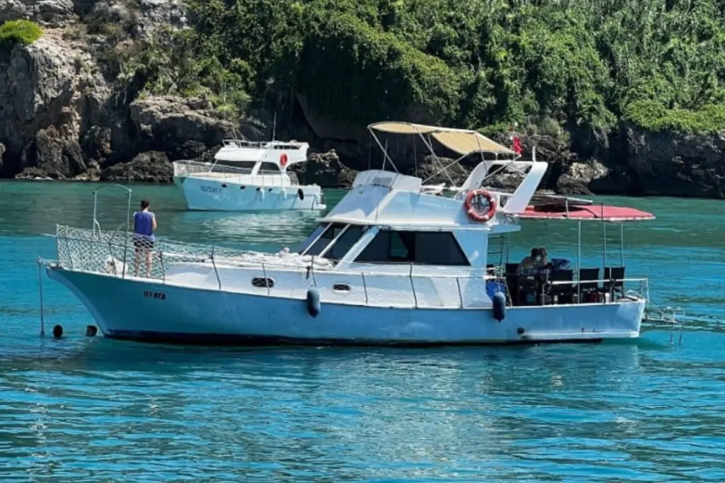 An Early Morning Adventure on the Sea: Fishing Tour with 07 ATA