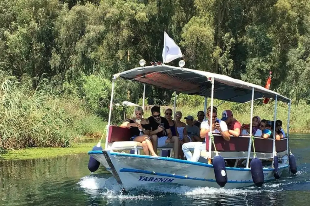 Ежедневная экскурсия в Акьяку из Мармариса: Скрытый рай Эгейского моря