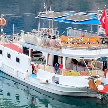 A Journey to the Hidden Paradises of the Aegean: An Unforgettable Boat Tour Experience