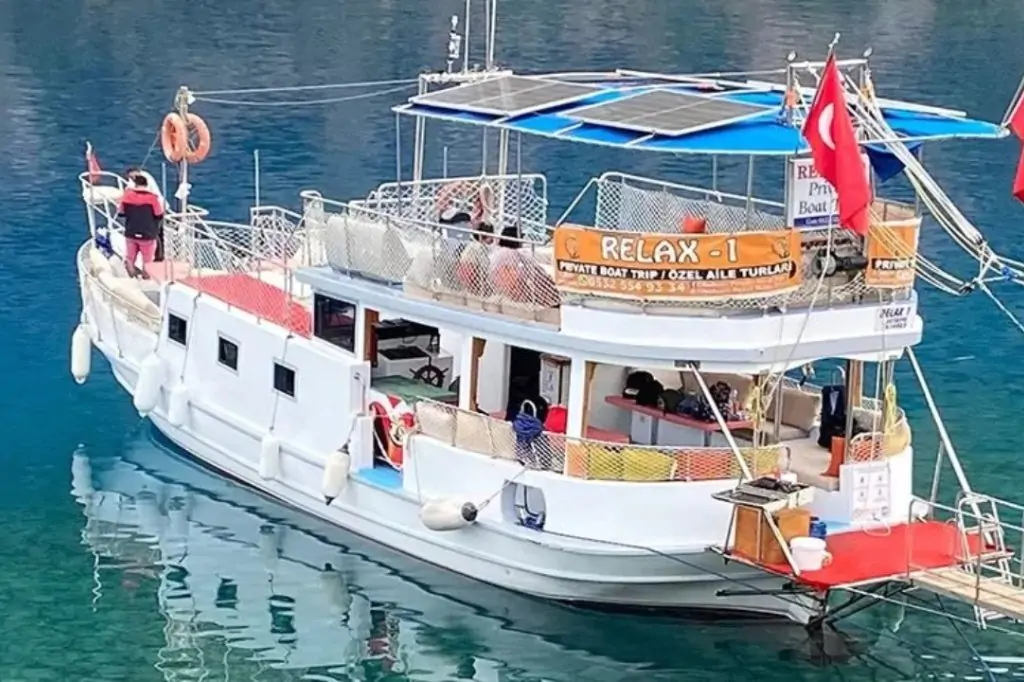 A Journey to the Hidden Paradises of the Aegean: An Unforgettable Boat Tour Experience