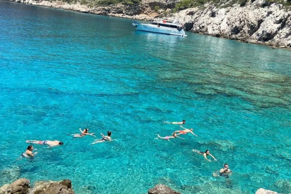 A Journey to the Hidden Paradises of the Aegean: An Unforgettable Boat Tour Experience