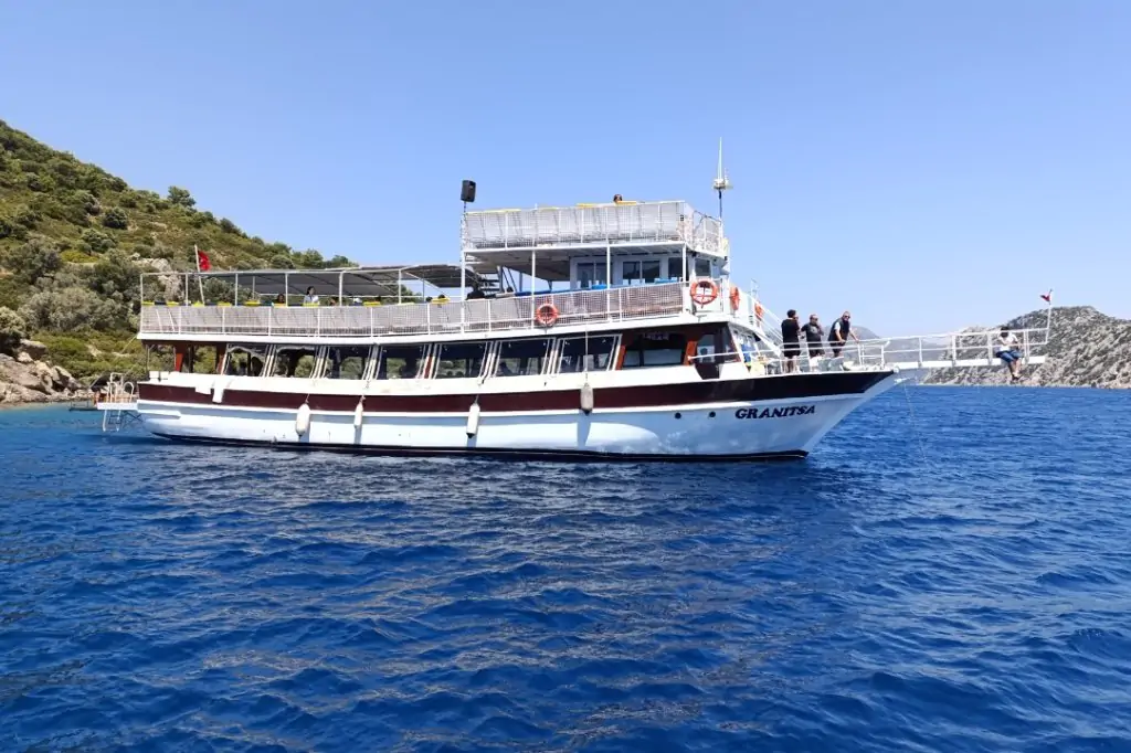 Discover the Hidden Paradises of the Aegean: An Unforgettable Boat Tour Experience with Granitsa