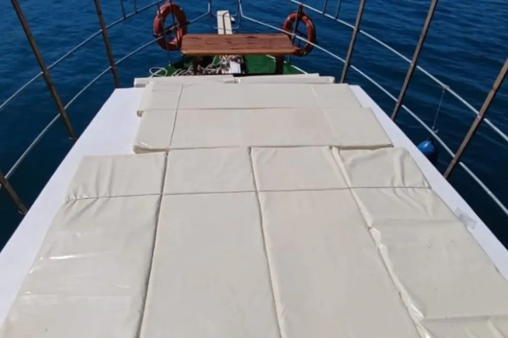 Descoperiți bijuteriile ascunse ale Mării Egee: Tur privat cu barca cu ALBATROS 48