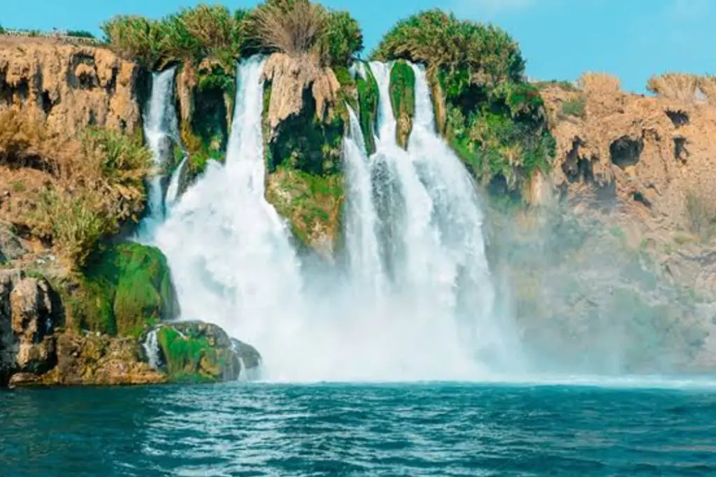 Discover Antalya’s Luxury on Water: ALDEMİR 07 VIP YACHT TOUR at Kundu Aksu River