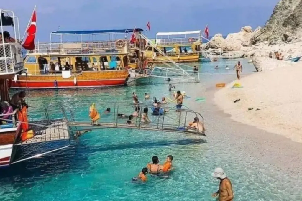 Das verborgene Paradies des Mittelmeers: Ein unvergesslicher Tag mit der Suluada Bootstour