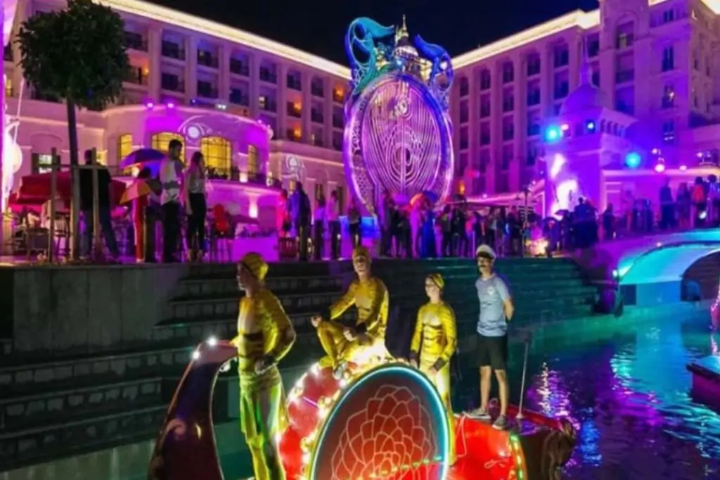 Eine Nacht im Herzen der Legende: Land der Legenden Nachtshow mit Transfer