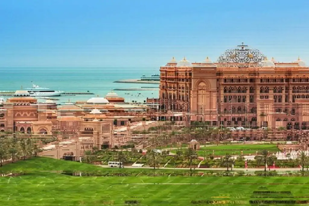 Eine Reise in das Herz von Abu Dhabi - Ganztägige Entdeckungstour