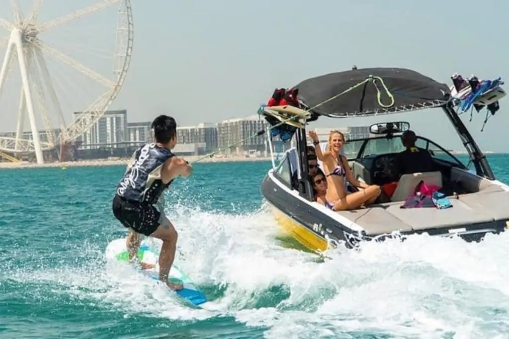 Wakeboarding & Schi nautic cu vedere la Burj Al Arab