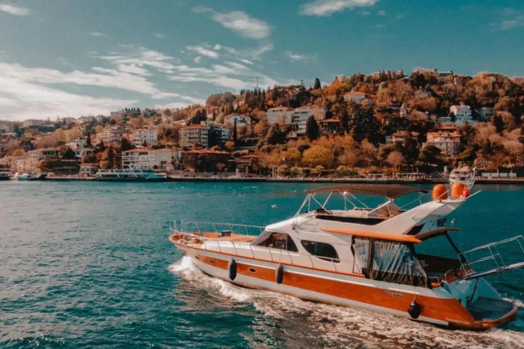 Eine unvergessliche Reise auf dem Bosporus: Private Istanbul-Tour mit Almira Yacht