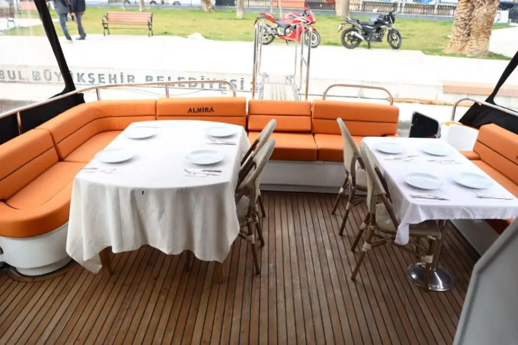 Eine unvergessliche Reise auf dem Bosporus: Private Istanbul-Tour mit Almira Yacht