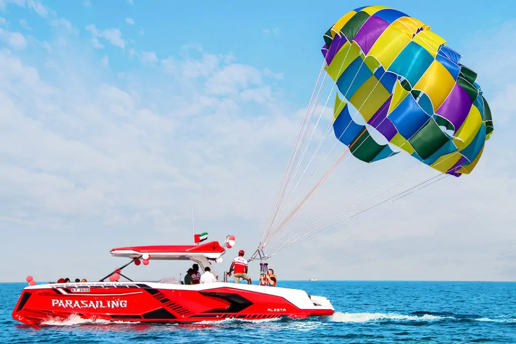 Dubai: Palm View and JBR View Parasailing Experience