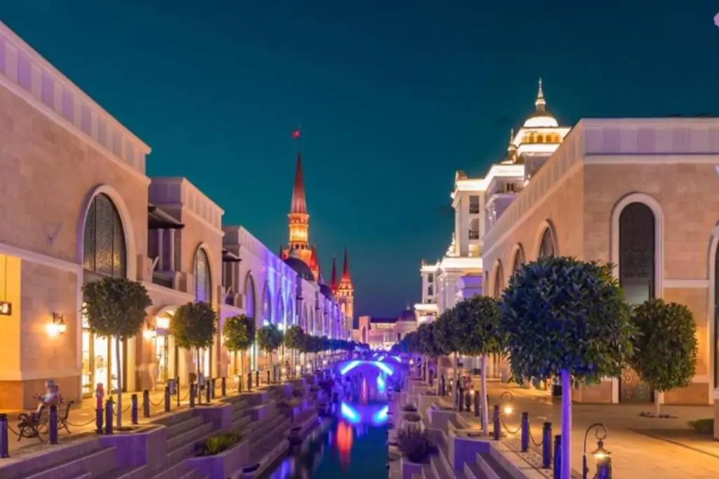 Spectacol de noapte în parcul The Land of Legends din Antalya/Belek